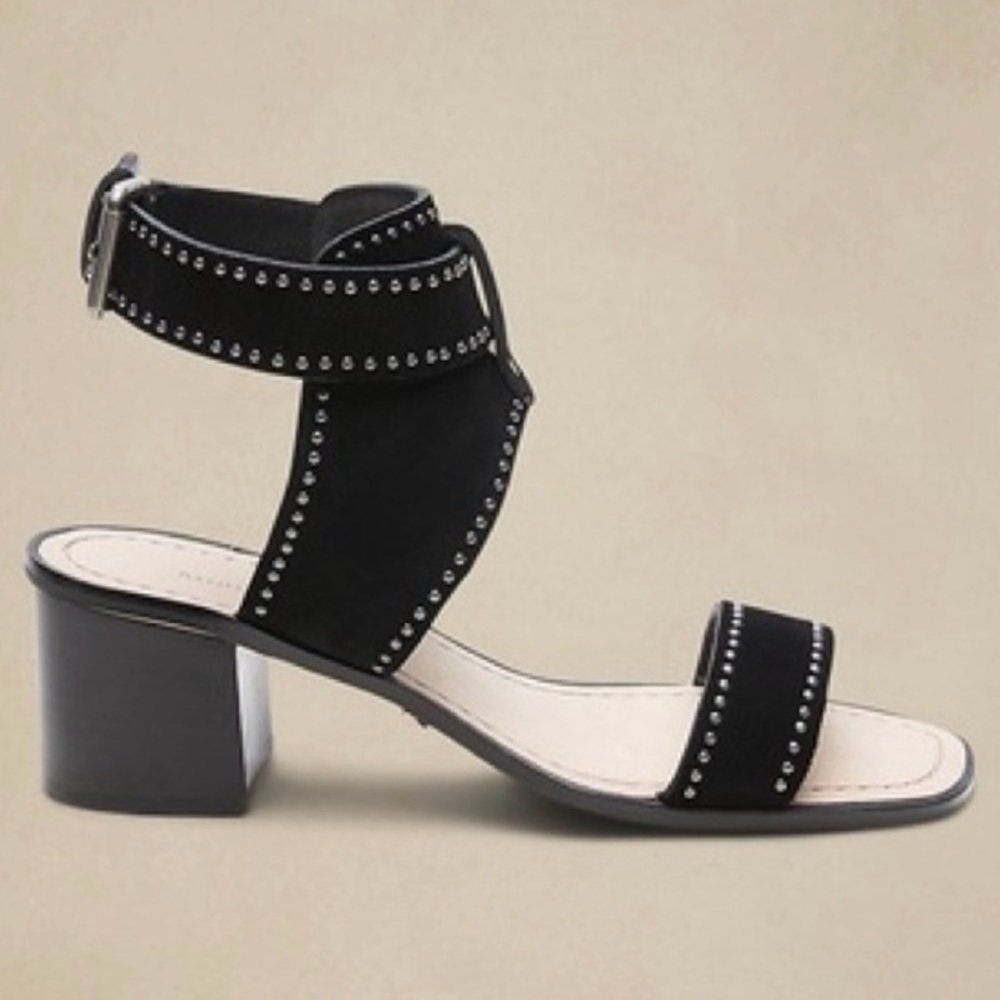 Banana Republic sandal size 9 like new